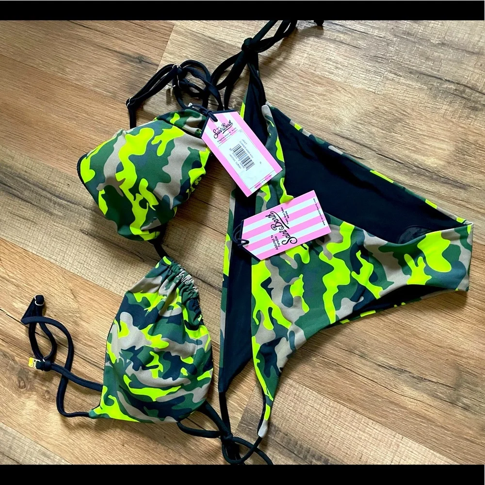 Bikini - Picture 1 of 1